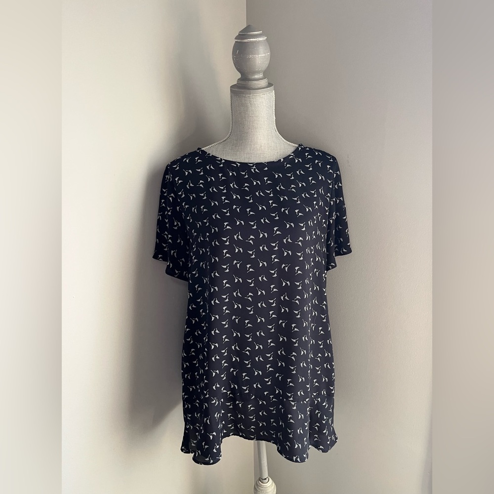 Loft Dark Navy small leaf print flutter top size medium